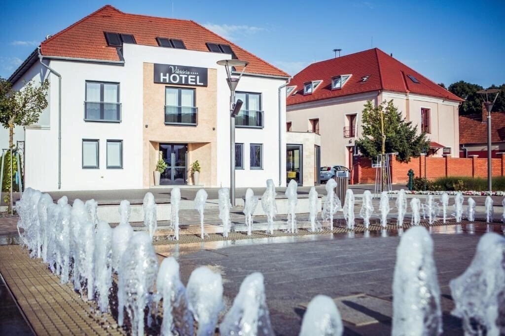 Готель Hotel Viktoria Sarvar 3*